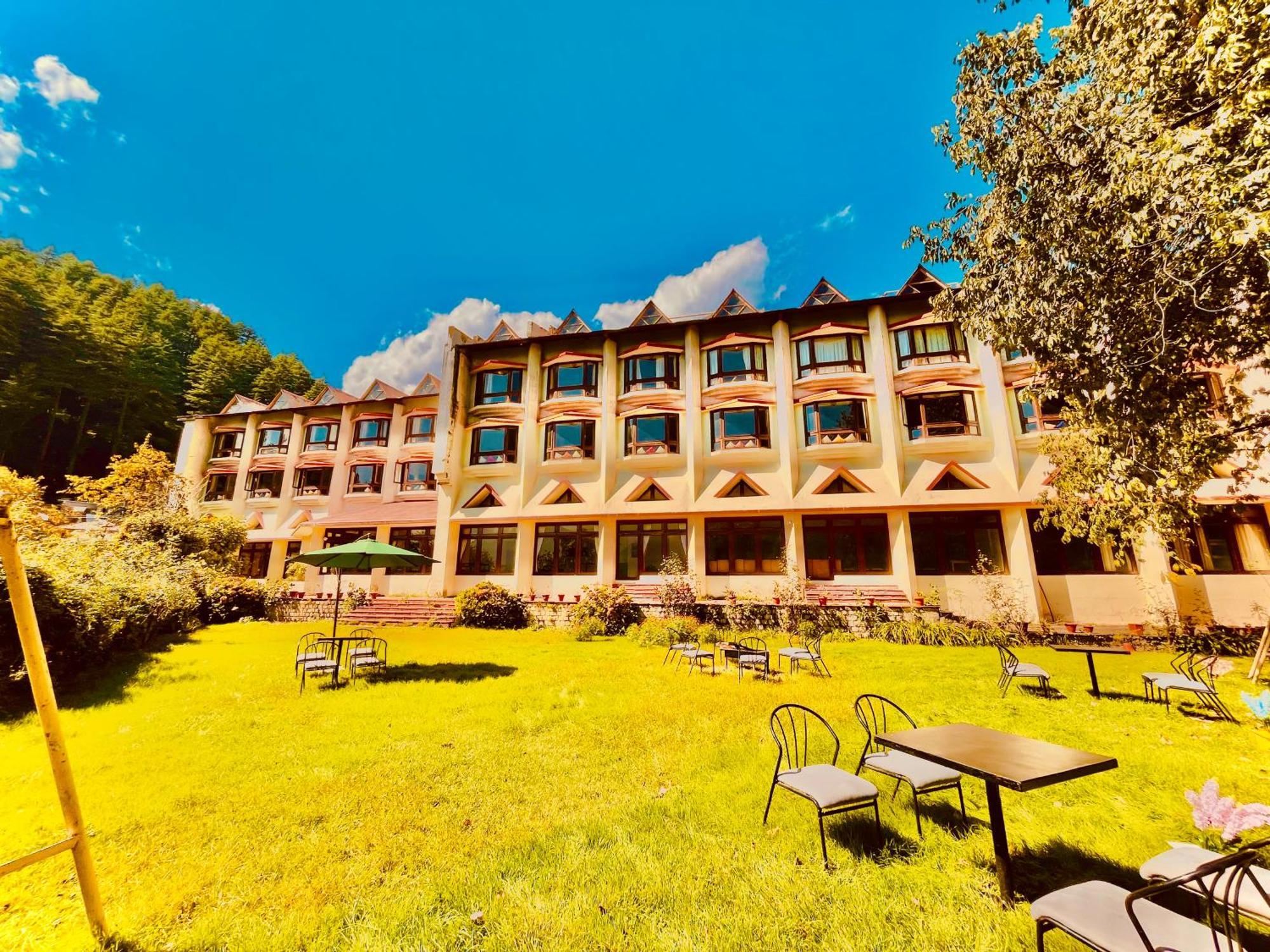 Sagar Resort !! Mountain View ! Luxury Stay ! Family Resort ! Private Parking ! Near Mall Road Manali  Bagian luar foto