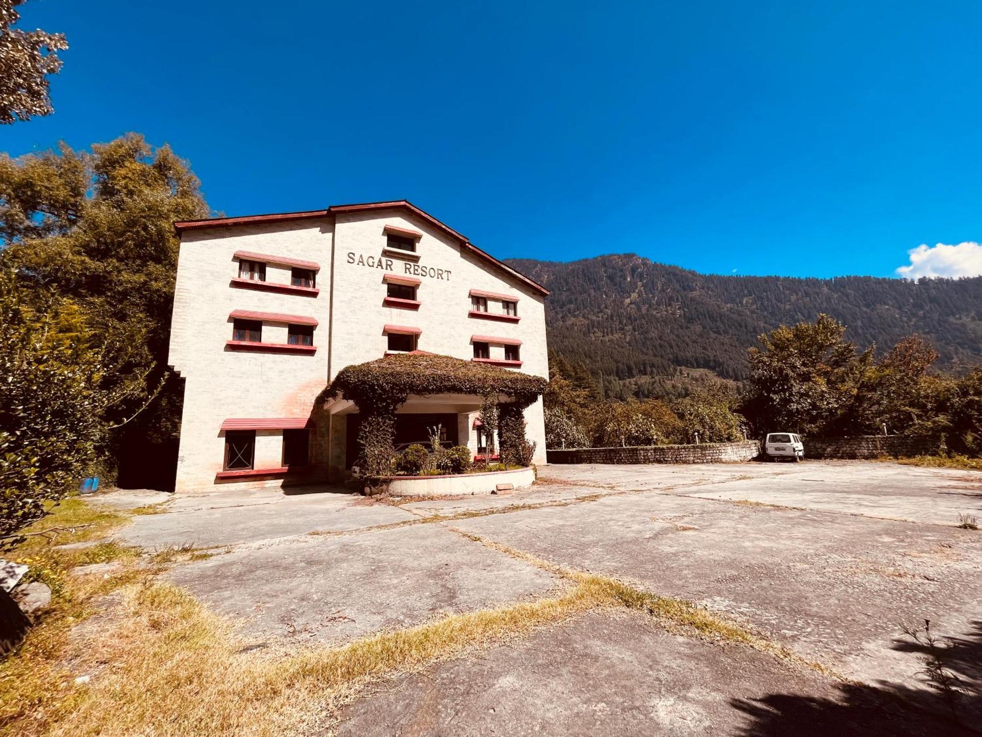 Sagar Resort !! Mountain View ! Luxury Stay ! Family Resort ! Private Parking ! Near Mall Road Manali  Bagian luar foto