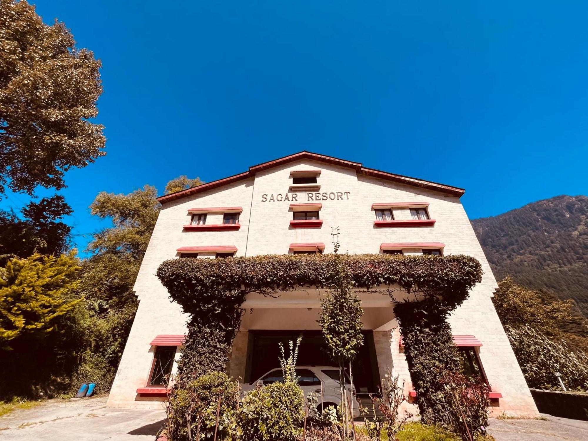 Sagar Resort !! Mountain View ! Luxury Stay ! Family Resort ! Private Parking ! Near Mall Road Manali  Bagian luar foto