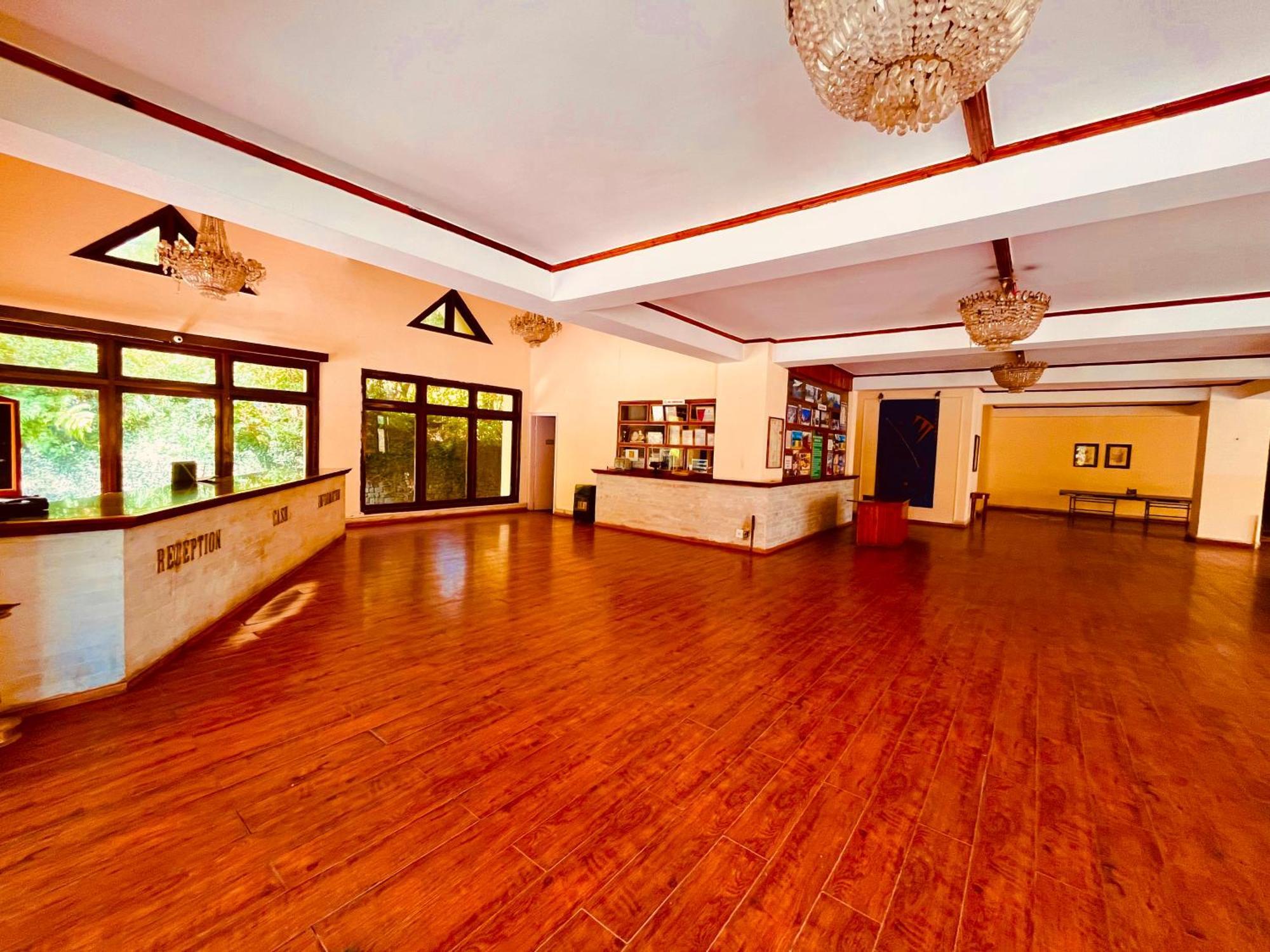 Sagar Resort !! Mountain View ! Luxury Stay ! Family Resort ! Private Parking ! Near Mall Road Manali  Bagian luar foto