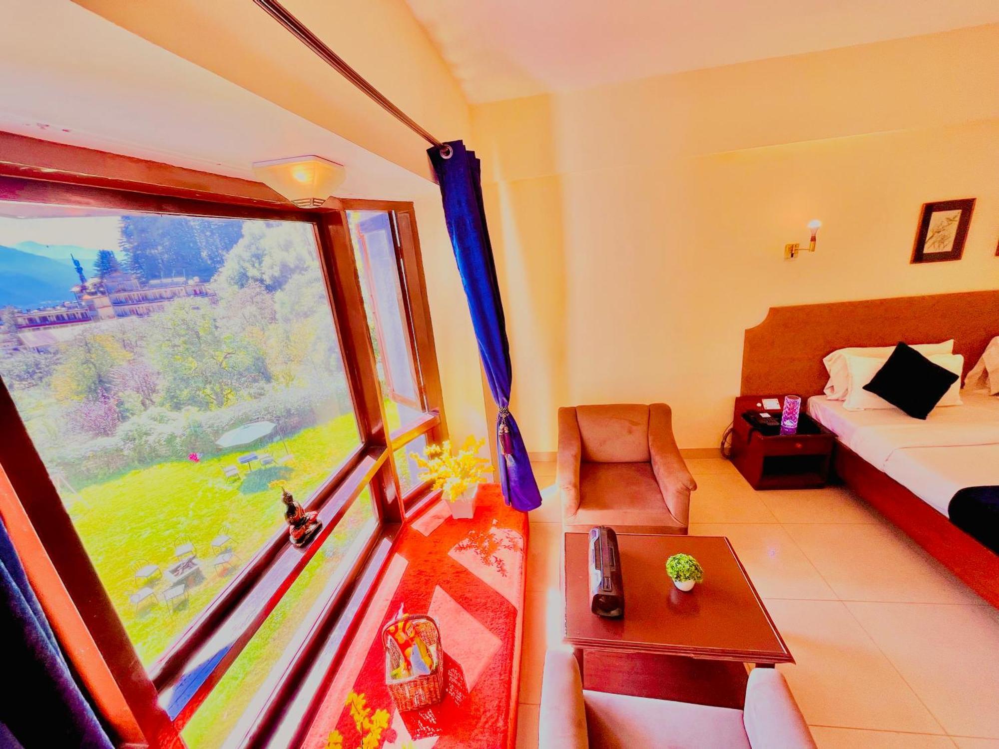 Sagar Resort !! Mountain View ! Luxury Stay ! Family Resort ! Private Parking ! Near Mall Road Manali  Bagian luar foto