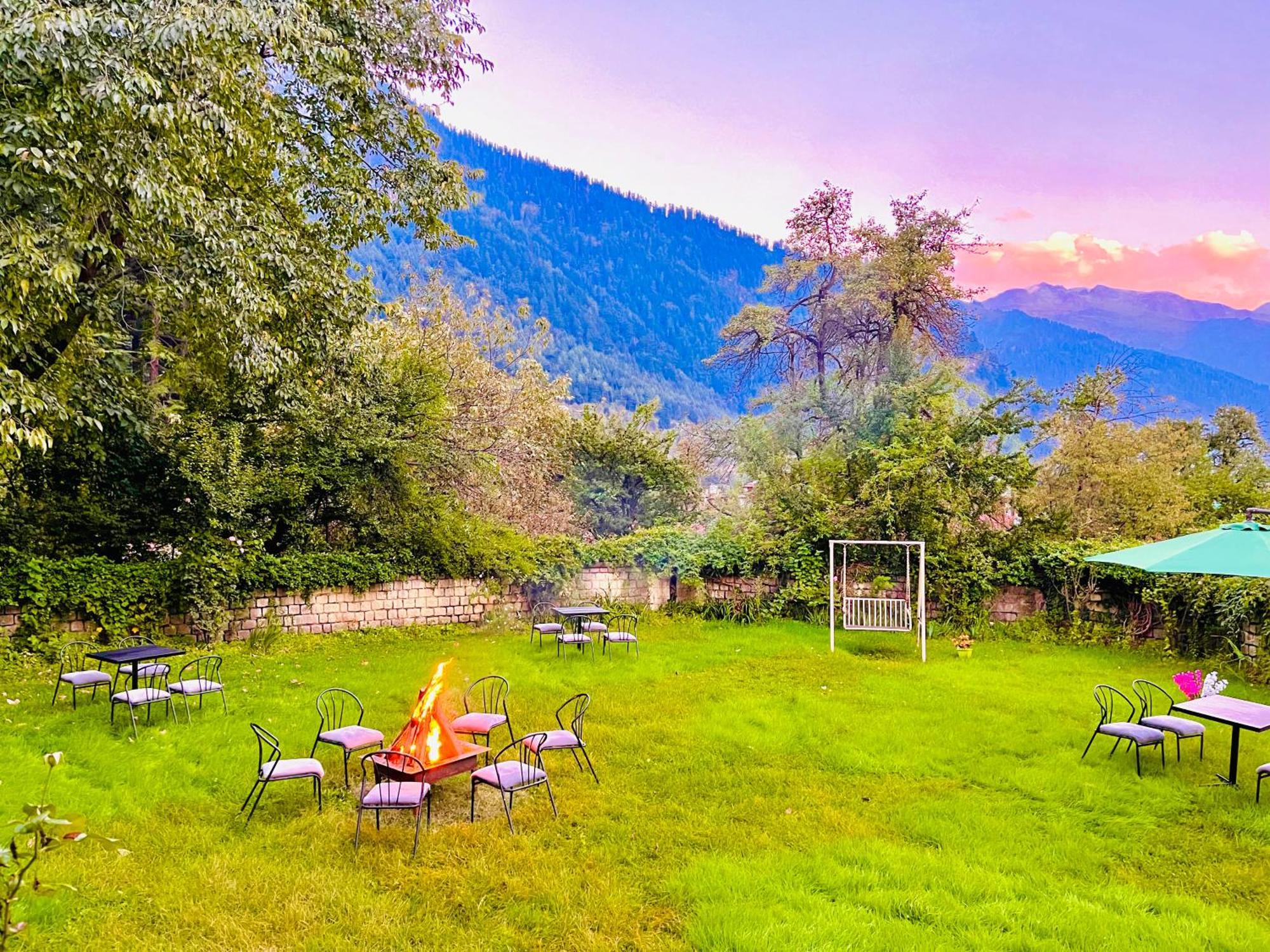 Sagar Resort !! Mountain View ! Luxury Stay ! Family Resort ! Private Parking ! Near Mall Road Manali  Bagian luar foto