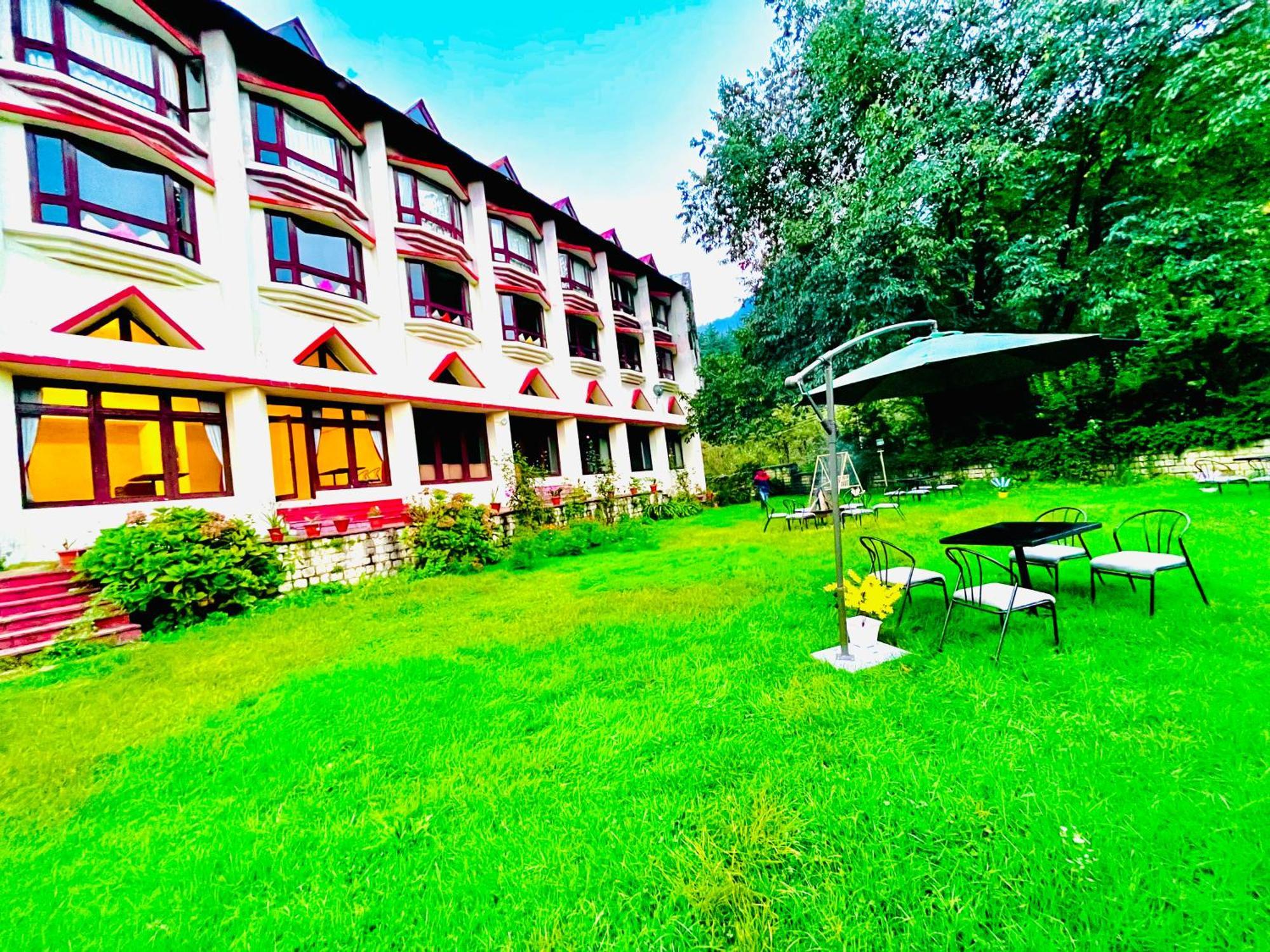 Sagar Resort !! Mountain View ! Luxury Stay ! Family Resort ! Private Parking ! Near Mall Road Manali  Bagian luar foto